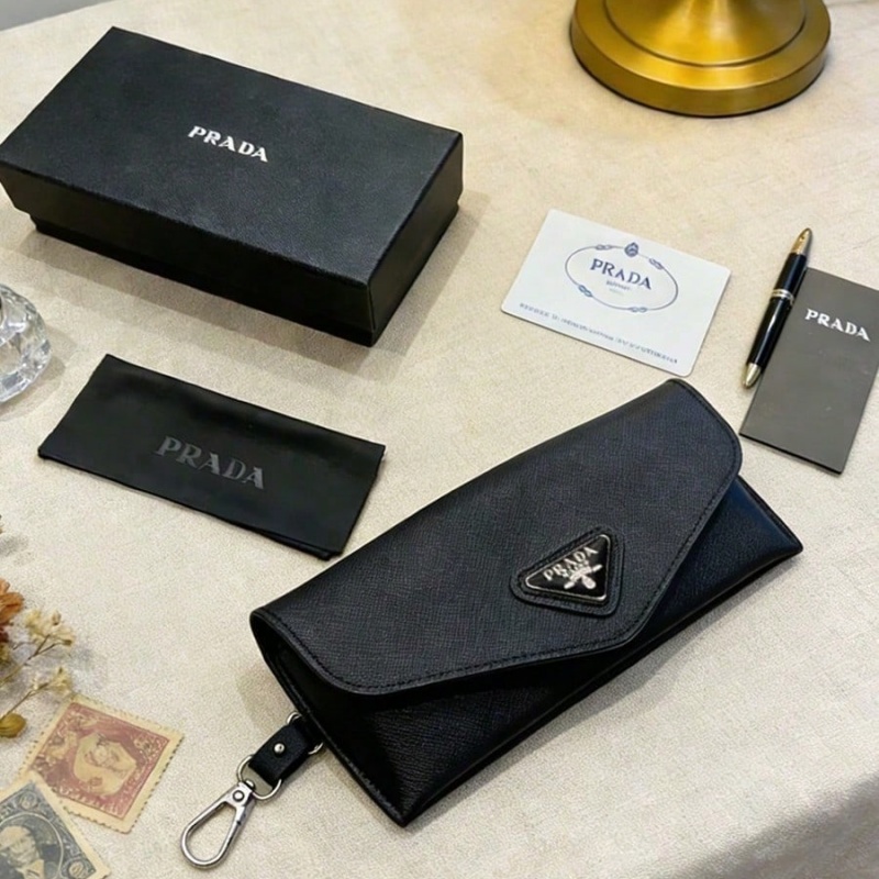 프라다 블랙 가죽 안경 케이스 고급 삼각형 금속 로고  - Women Bags Prada 리뷰 및 가격