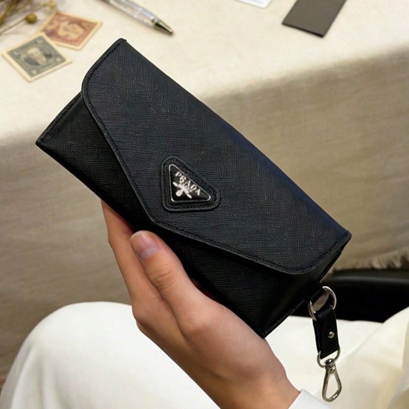프라다 블랙 가죽 안경 케이스 고급 삼각형 금속 로고  - Women Bags Prada 리뷰 및 가격